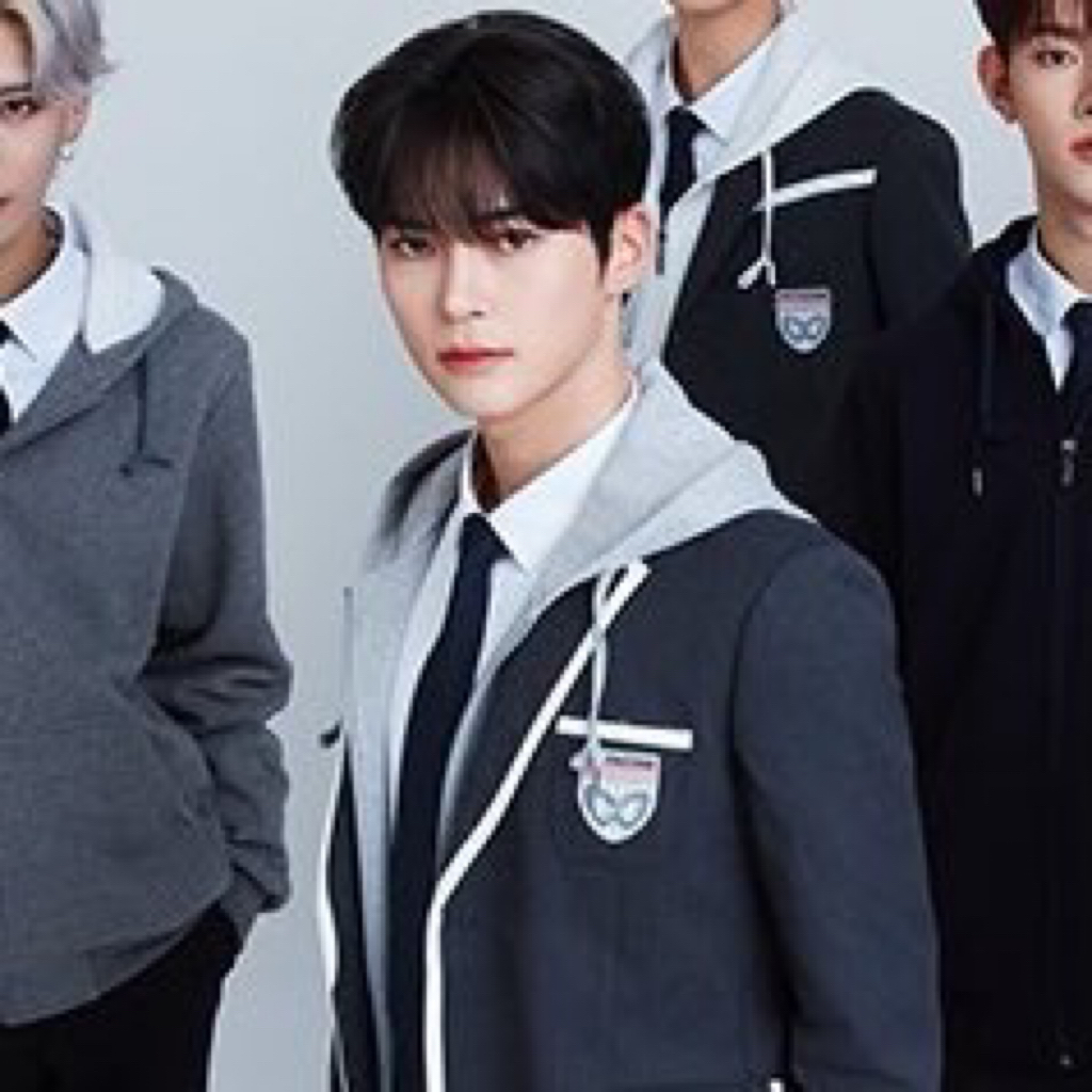[잡담] 성한빈 교복이 왜 이렇게 잘 어울리지 진짜 | 인스티즈