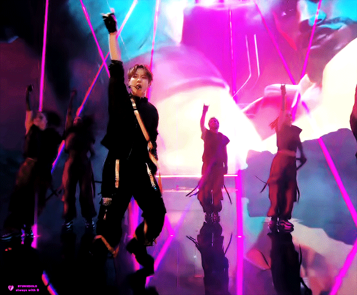 [잡담] 오늘 롤드컵 무대 백현이 짤들 | 인스티즈