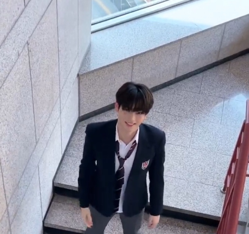 [잡담] 점심시간에 성한빈 선배 마주쳤을 때 | 인스티즈