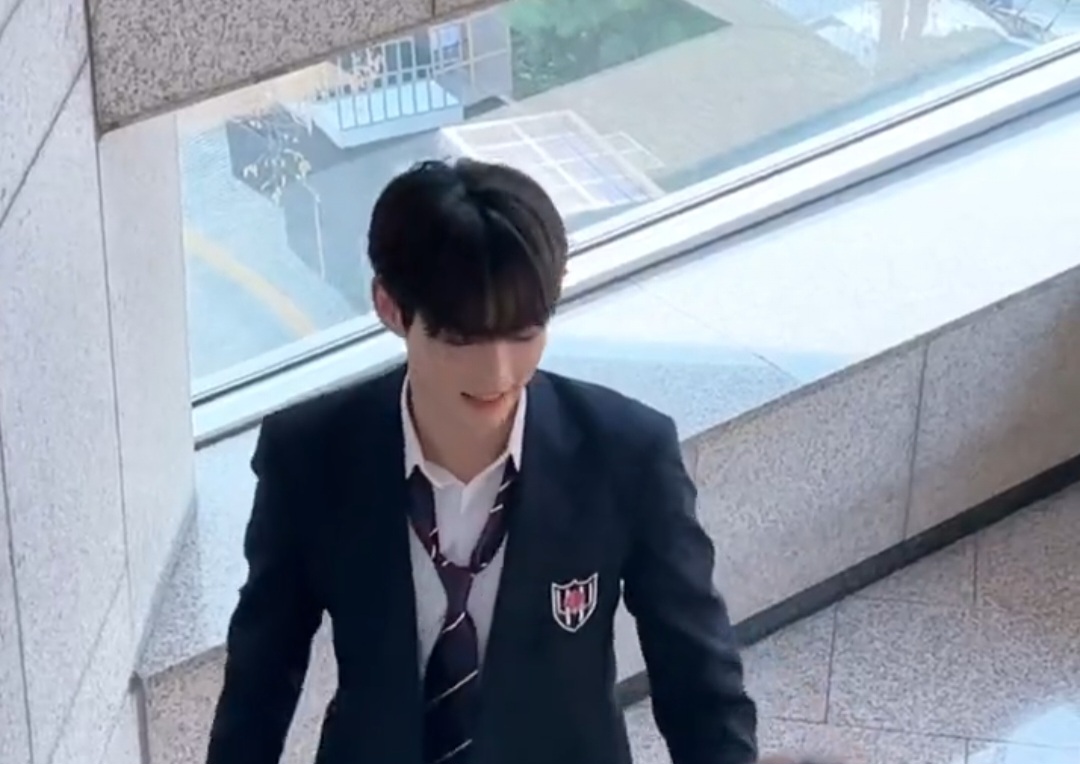 [잡담] 점심시간에 성한빈 선배 마주쳤을 때 | 인스티즈