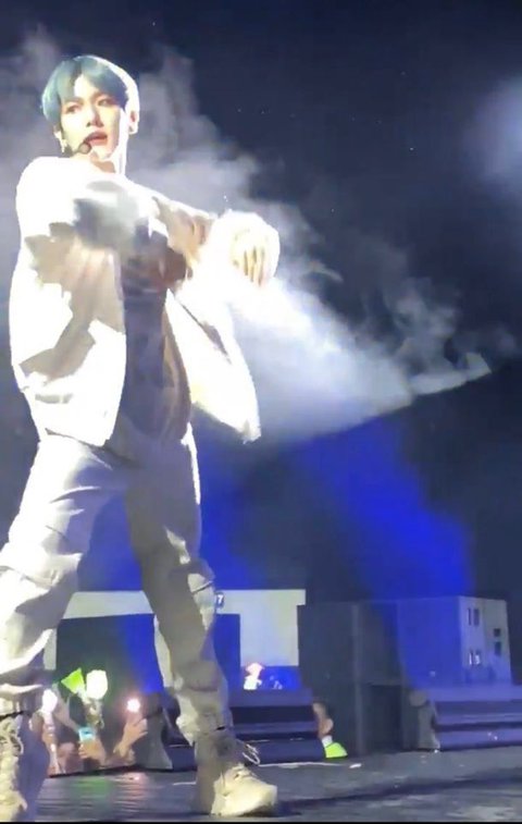 [잡담] 진짜 백현은 실물이 찐인데.. 냉미남과 온미남을 왔다갔다함 | 인스티즈