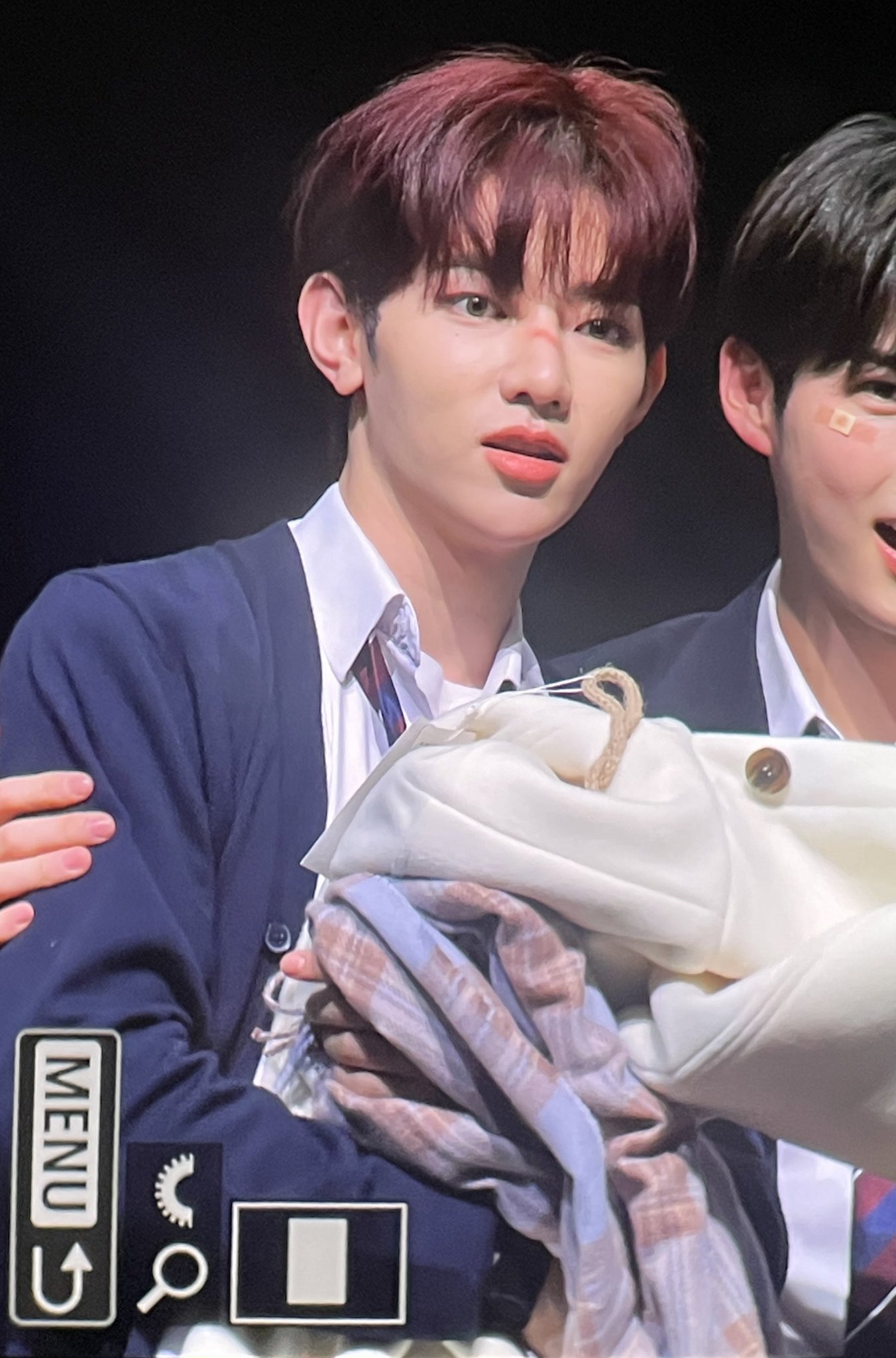 [잡담] 하 ㅋㅋㅋ 장하오 팬싸템 맘에들어서 착용하고 퇴근한거 ㅋㅋㅋ | 인스티즈