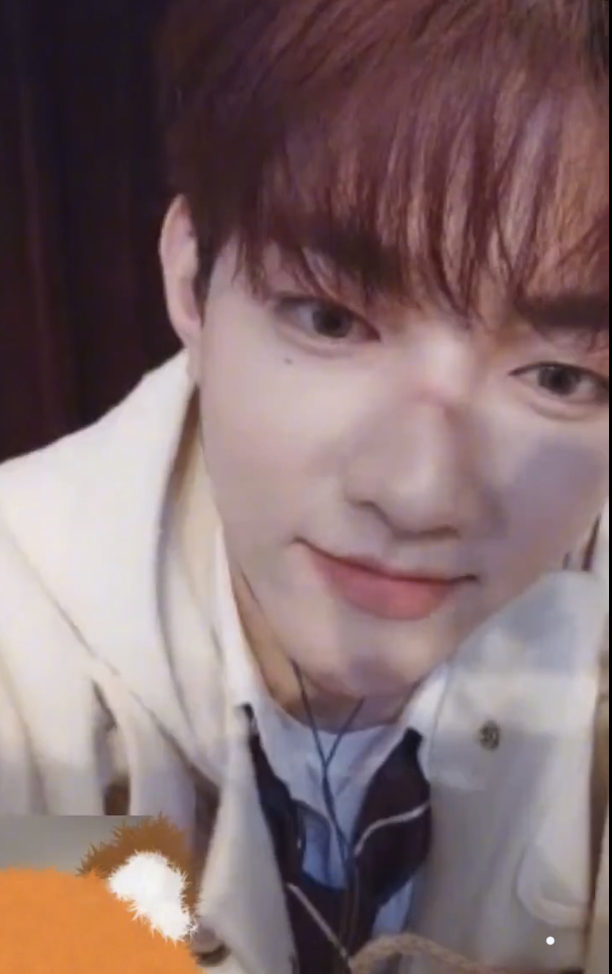 [잡담] 하 ㅋㅋㅋ 장하오 팬싸템 맘에들어서 착용하고 퇴근한거 ㅋㅋㅋ | 인스티즈