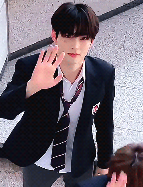 [잡담] 다들 성한빈 선배님이 하는 인사 받고가 | 인스티즈