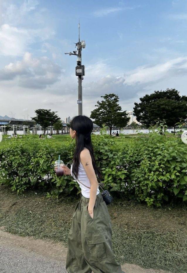 [잡담] 남자들 이런식으로 입는 스타일도 좋아하나..?! | 인스티즈