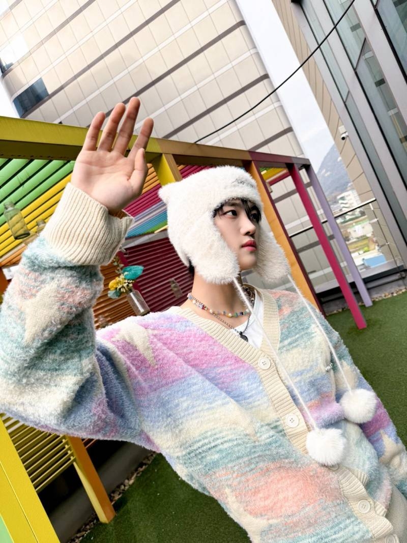 썸네일 장인으로 불리고 있는 신인 남자 아이돌.jpg | 인스티즈