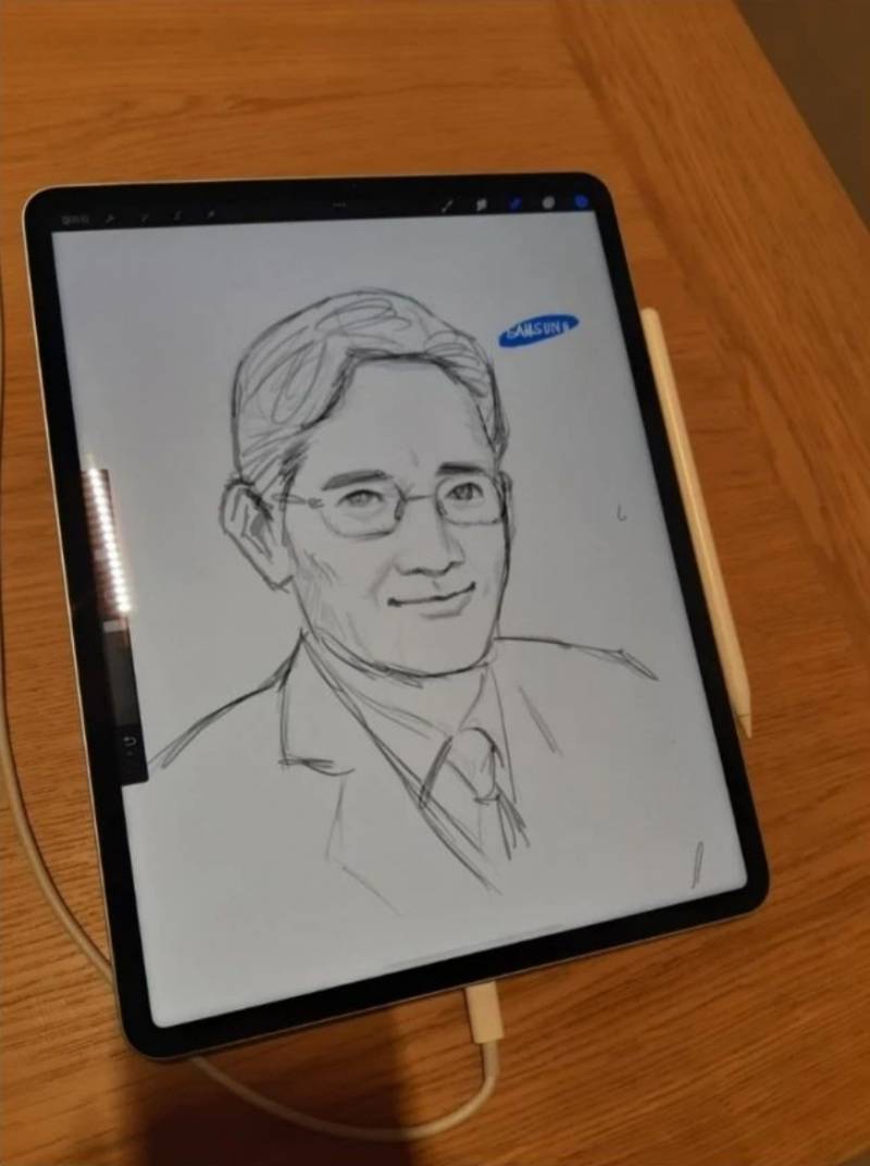 [잡담] 애플매장에 이런거 하는 사람들 진짜 골때린닼ㅋㅋ | 인스티즈