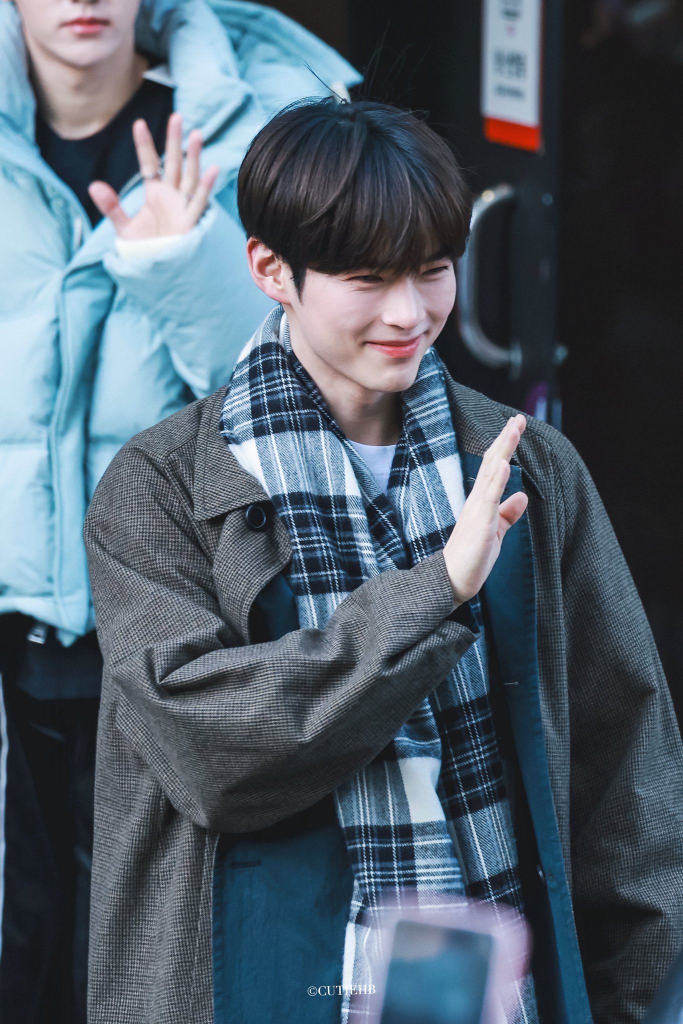 [잡담] 성한빈 오늘 웃는거 봐바 기절 | 인스티즈