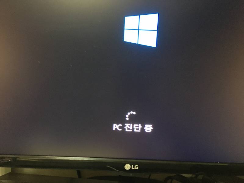 [잡담] 집 컴퓨터 한달가까이 이러는데 | 인스티즈