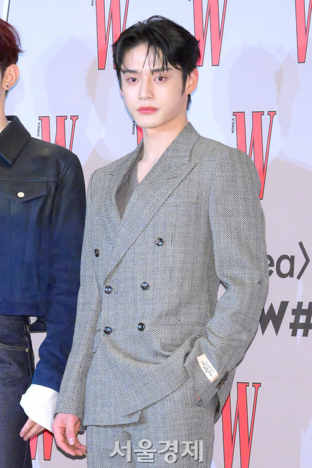 [잡담] 김지웅 행사 기사사진 왤케 배우같지ㅋㅋㅋㅋㅋ | 인스티즈