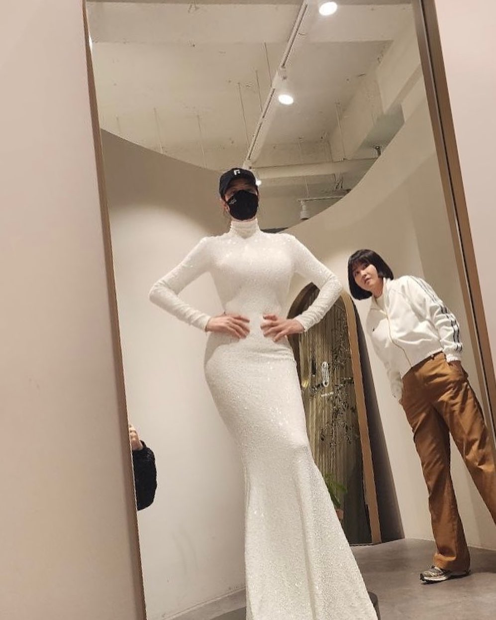 [잡담] 시상식 드레스 피팅할 때 이렇게 모자랑 마스크 쓰면 | 인스티즈