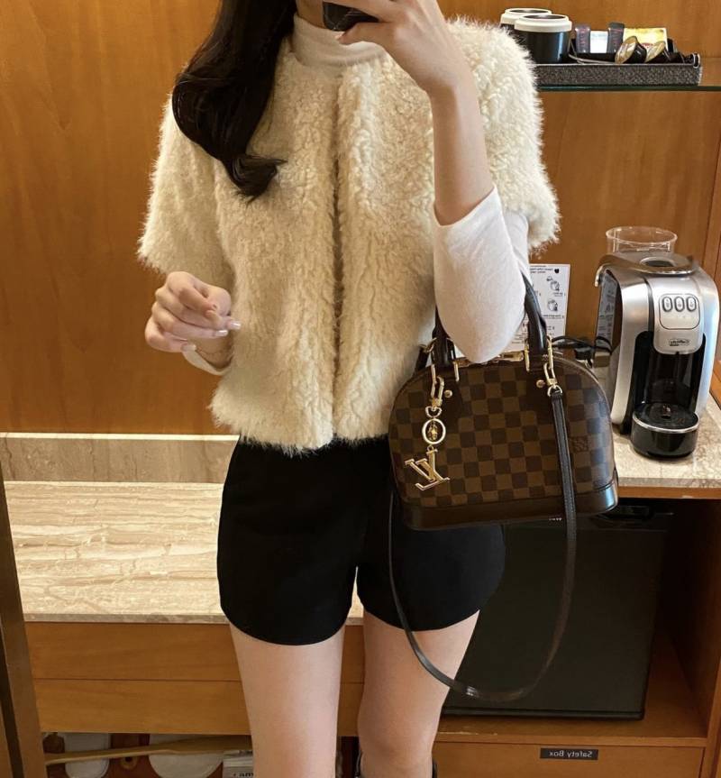 [잡담] 이거 지금 사면 못 입지?? | 인스티즈