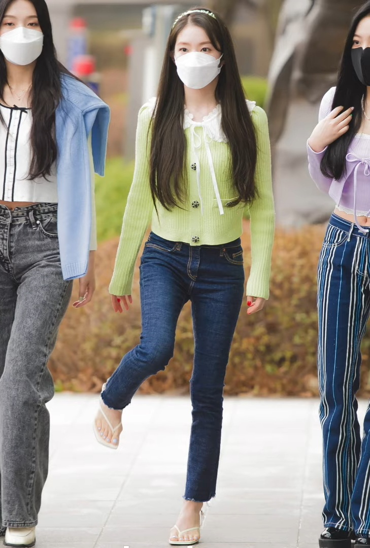 [잡담] 아이린 다리 진짜 얇네 | 인스티즈