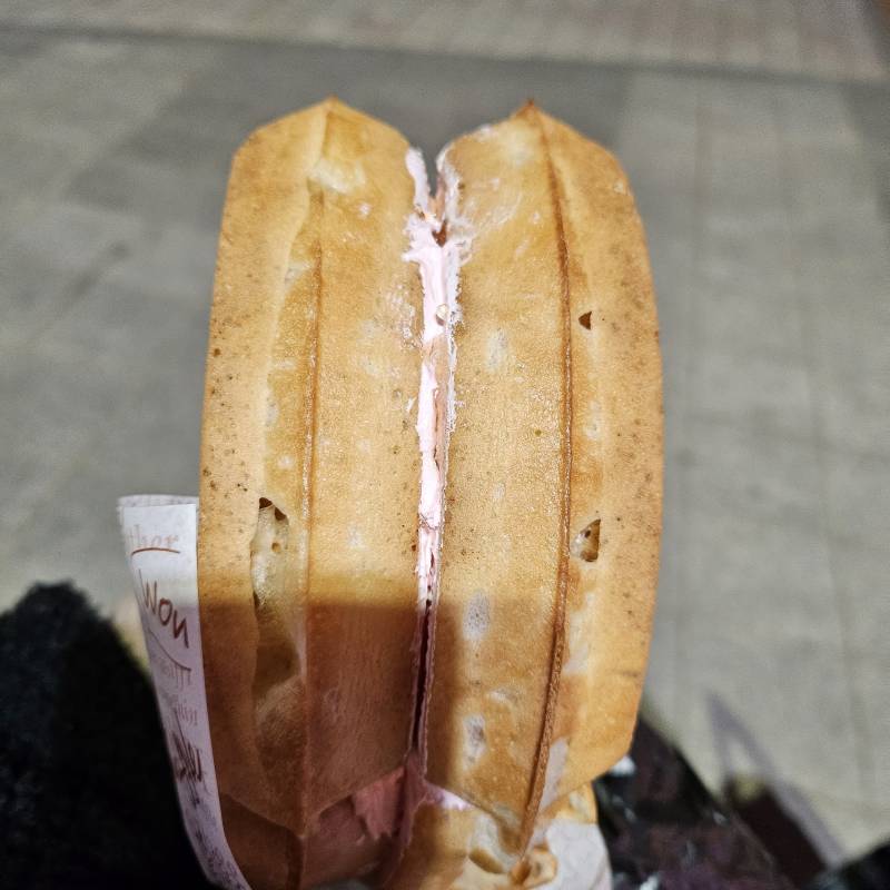 [잡담] 길거리 와플 두께 봐!!! 두꺼워 근데 맛있어❤❤ | 인스티즈