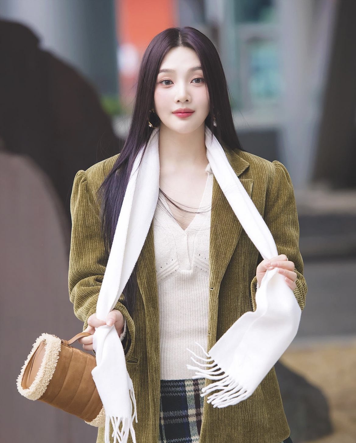 [잡담] 이 날 조이 목도리 정보 아는 사람?!?? | 인스티즈