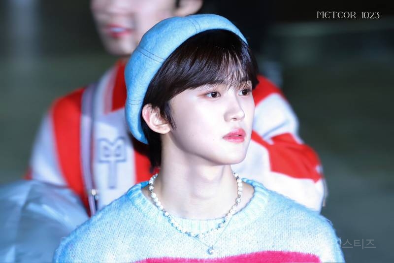 소화하기 힘들어 보이는 모자도 잘 소화하는 신인 남돌.jpg | 인스티즈