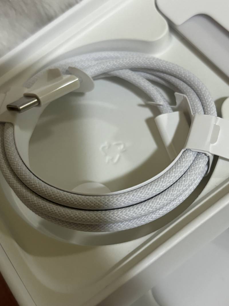 [잡담] 아이폰 정품 충전기 중에 나일론 충전기가 있어....? | 인스티즈