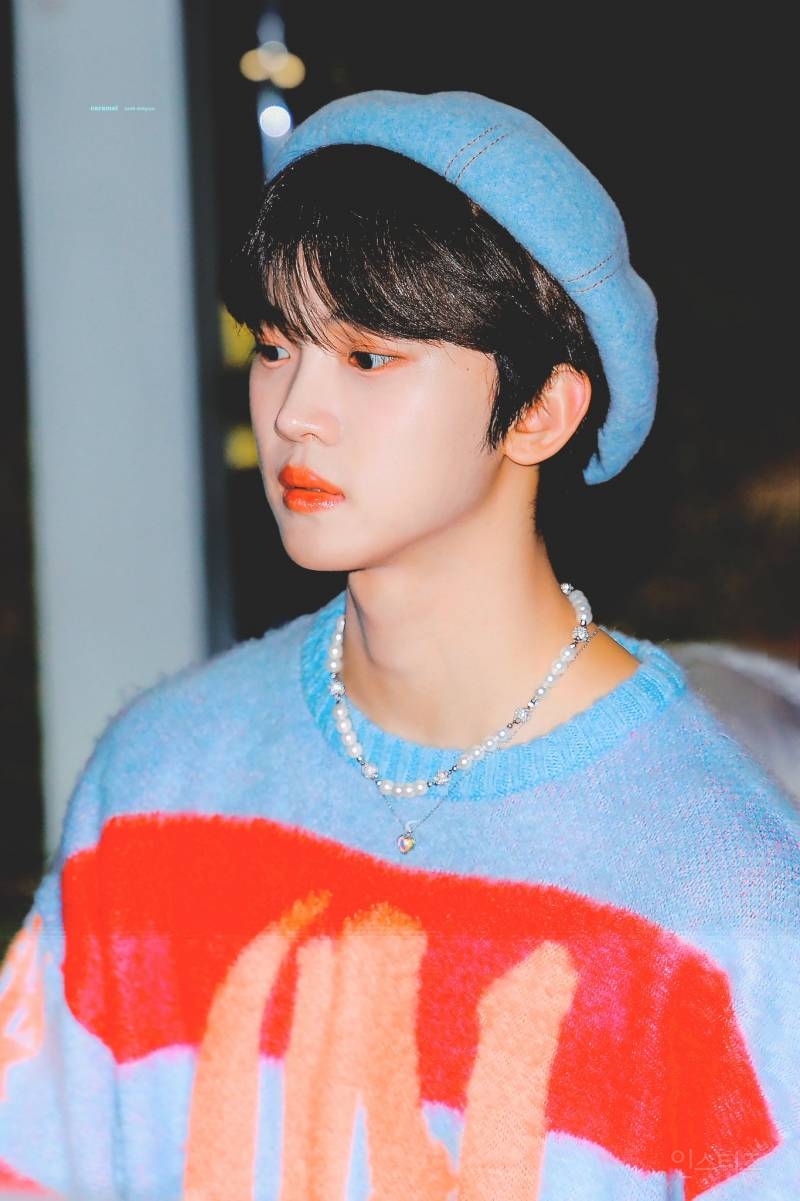 소화하기 힘들어 보이는 모자도 잘 소화하는 신인 남돌.jpg | 인스티즈