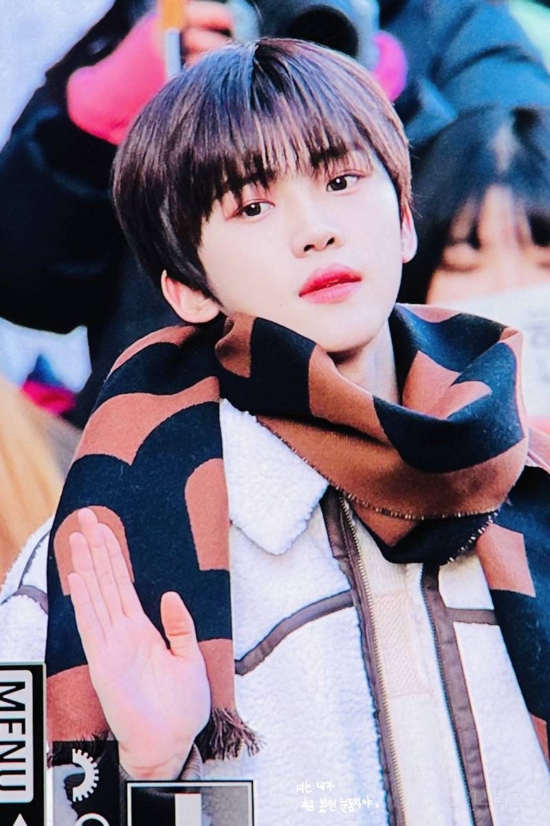 소화하기 힘들어 보이는 모자도 잘 소화하는 신인 남돌.jpg | 인스티즈