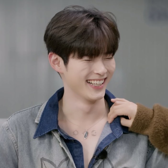 [잡담] 성한빈 분명 웃고있는 사진인데 시선이 | 인스티즈