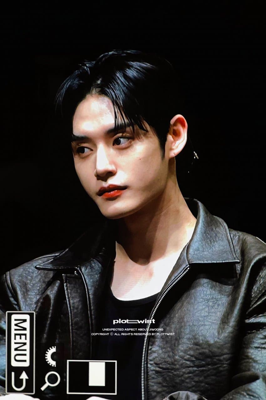 [잡담] 김지웅 오늘 팬싸장에 이러고 나타남...... | 인스티즈