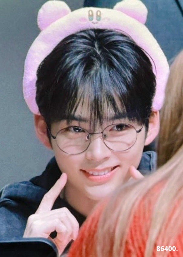 [잡담] 성한빈 오늘 팬싸 프리뷰 사진 또 가지고 와봄.. | 인스티즈