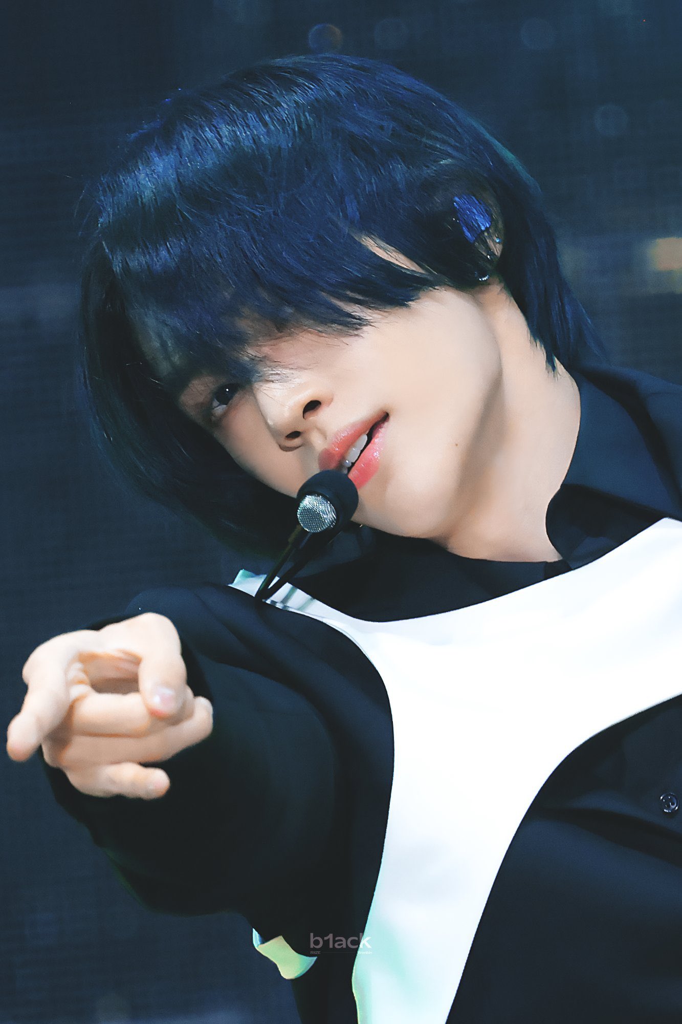 [잡담] 원빈이 이 턱 보일 때 너무 좋아 | 인스티즈