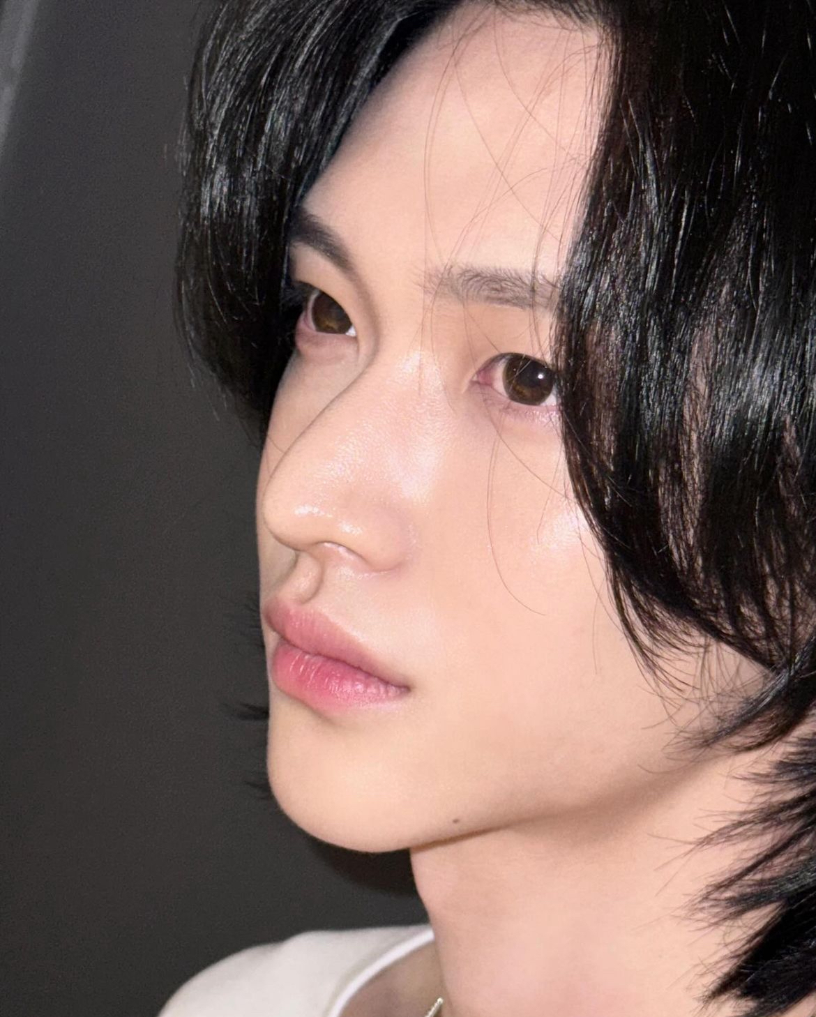 [잡담] 원빈이 피부 진짜 모공 요철 수염자국까지 없어보여… | 인스티즈