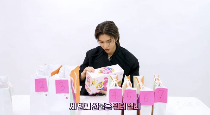 생일 날 뽀로로 젤리 받고 진심으로 좋아하는 남돌.jpg | 인스티즈