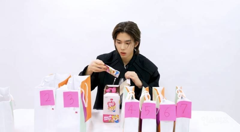 생일 날 뽀로로 젤리 받고 진심으로 좋아하는 남돌.jpg | 인스티즈