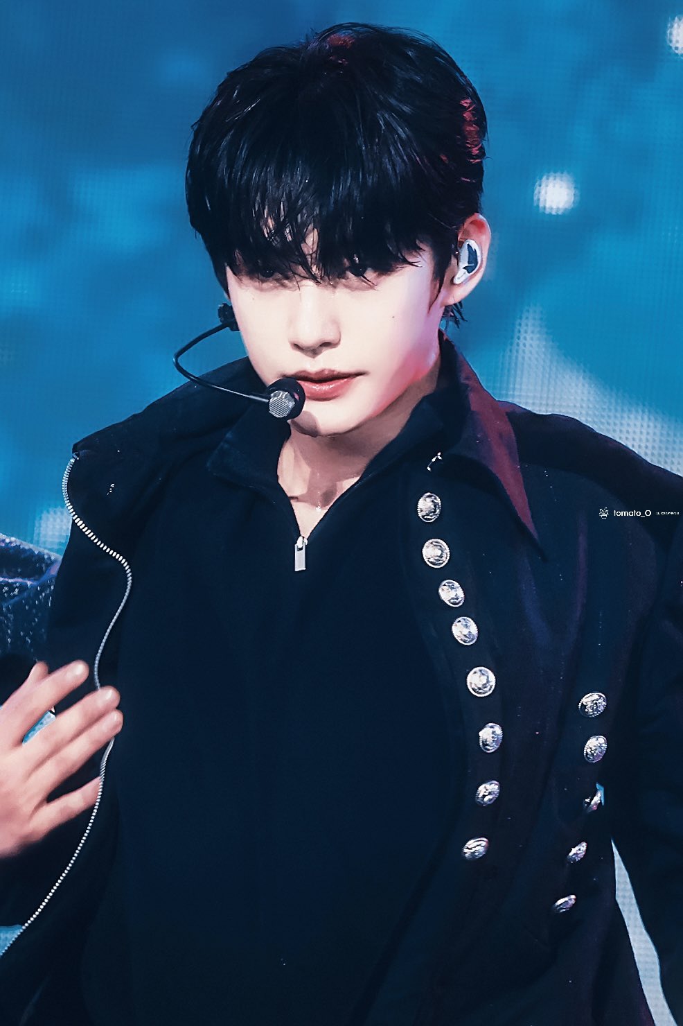 [잡담] 김지웅 눈 이렇게 뜨는거 좋다 | 인스티즈