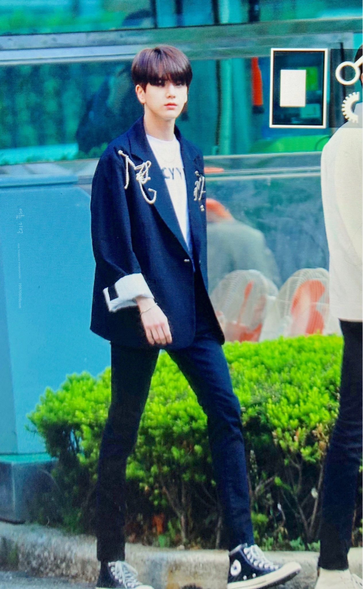 [잡담] 더보이즈 영훈 다리 비정상적으로 긴거야, 아니면 얇은거야? | 인스티즈