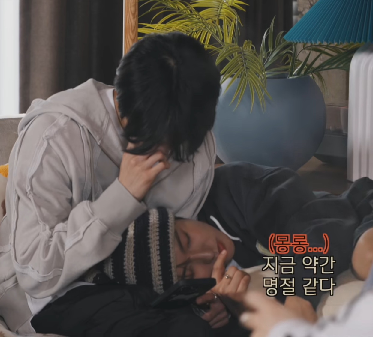 ㄱ [잡담] 제노 런쥔이 베개하느라 밥거르는거보고 개놀람 | 인스티즈