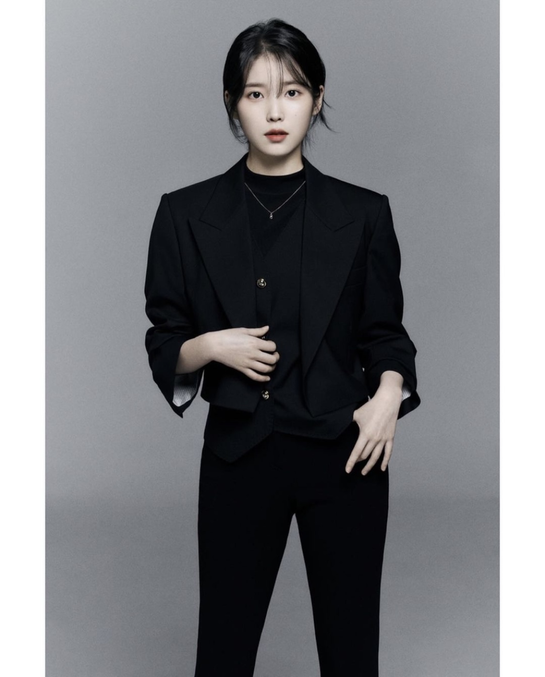[잡담] 아이유 이거 헤어 수석 디자이너같다고 한거 웃김ㅋㅋㅋ - 인스티즈(instiz) 드영배 카테고리