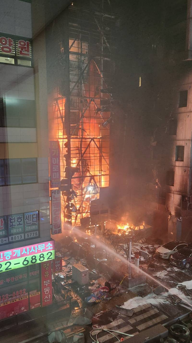 [잡담] 현재 심각한 거 같은 호구포역 2번 출구 화재 | 인스티즈
