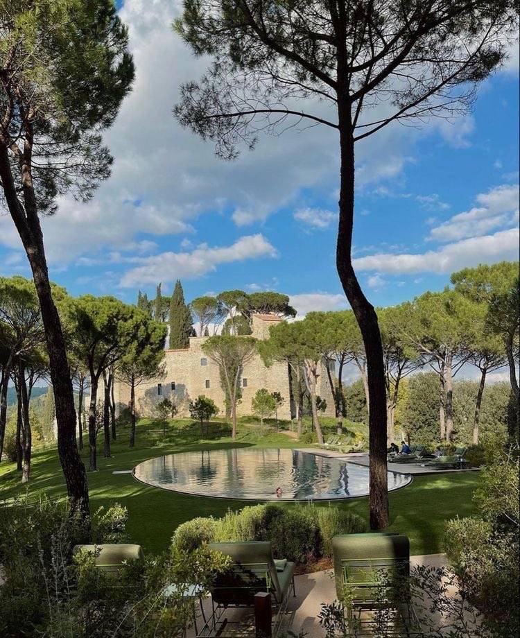 [잡담] 돈 많이 벌어서 죽을때까지 저런곳에서 살 수 있다면 진짜 행복할듯 | 인스티즈