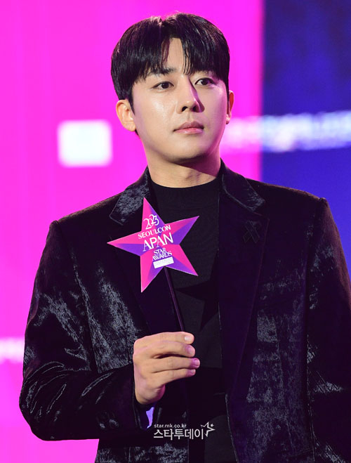 [정보/소식] 2023 에이판 어워즈 레카 문우진 신은수 이시우 유나 박서함 김동휘 이한별 주종혁 김신록 신예은 추영우 박해수 조아람 조한철 정석용 손호준 염혜란 엄정화 이성경 김서형 김옥빈 임윤아 고수 이준호 엄지원 | 인스티즈