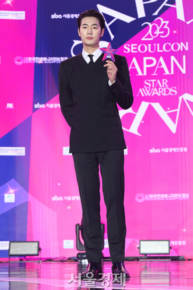 [정보/소식] 2023 에이판 어워즈 레카 문우진 신은수 이시우 유나 박서함 김동휘 이한별 주종혁 김신록 신예은 추영우 박해수 조아람 조한철 정석용 손호준 염혜란 엄정화 이성경 김서형 김옥빈 임윤아 고수 이준호 엄지원 | 인스티즈