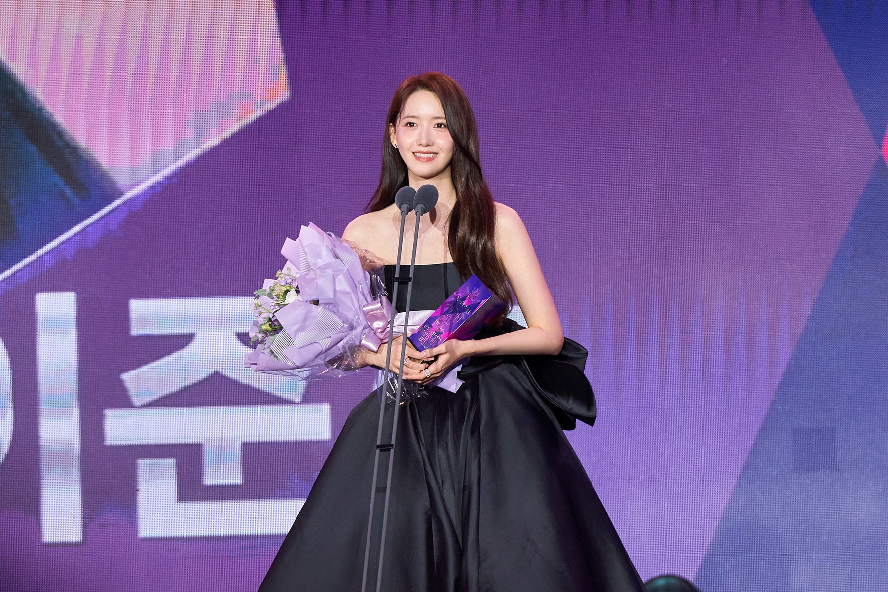 [정보/소식] 소녀시대 공식 인스타 윤아 업뎃 🖤 | 인스티즈