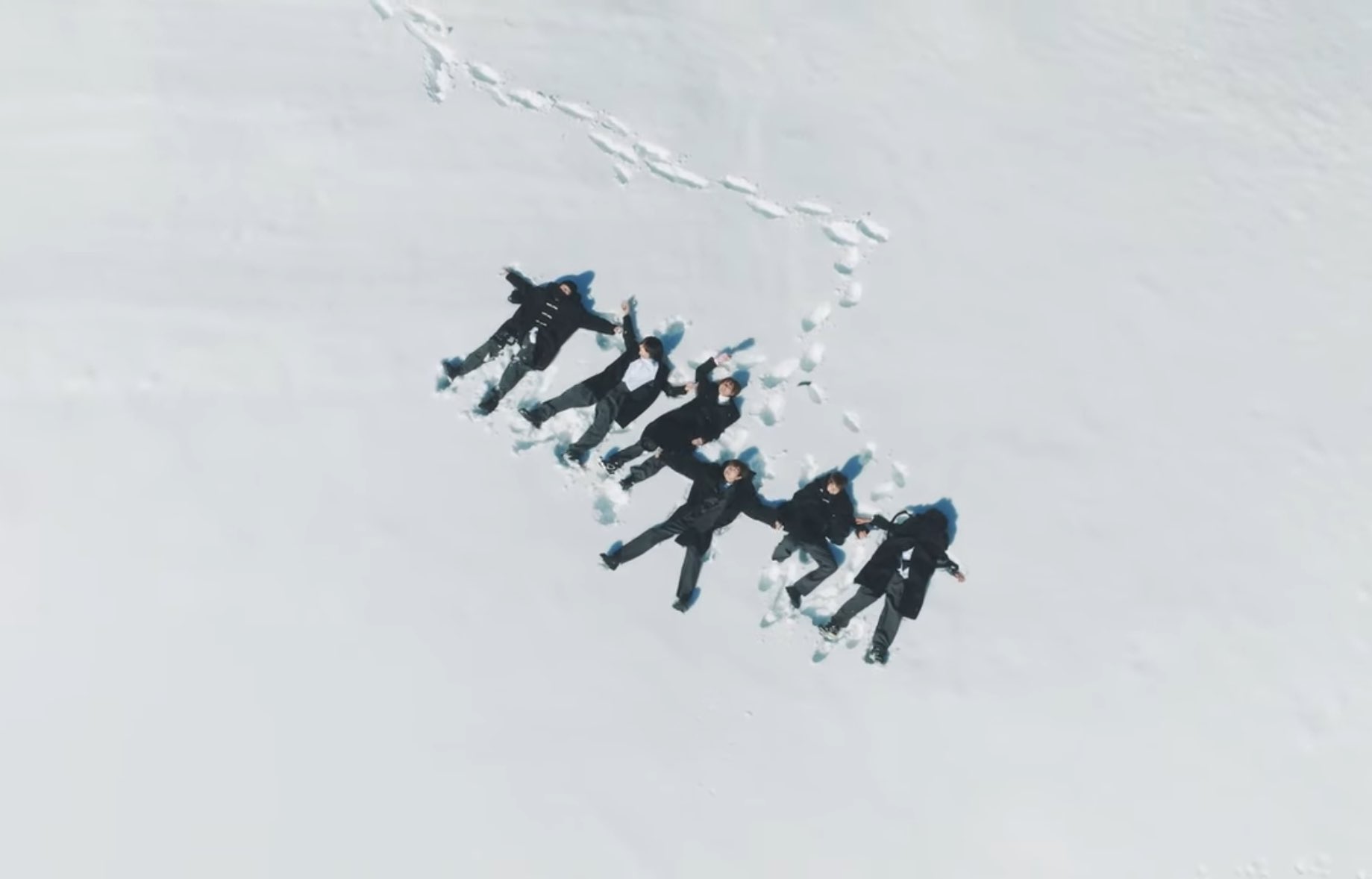 [잡담] 라이즈 눈밭에서 발자국 하나밖에 없어 | 인스티즈