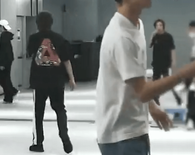 연습실 비하인드에서 실내흡연 의혹 포착된 NCT 해찬 | 인스티즈