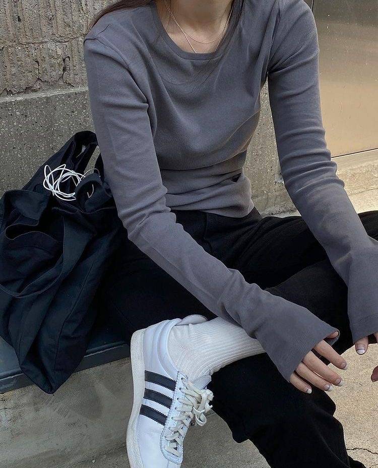 [잡담] 이런 쫀쫀한 핏개이쁜 기본티 파는 곳 아는 사람 ..? | 인스티즈