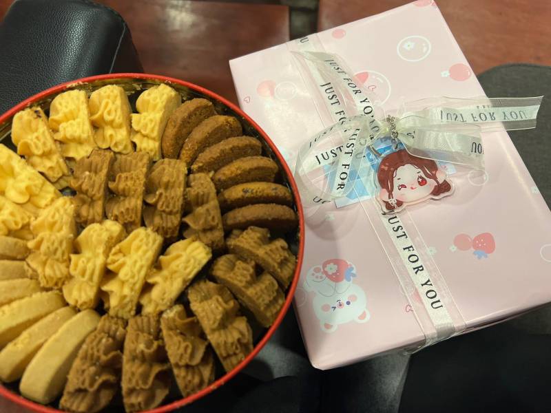 홍콩 팬한테 제니쿠키 선물 받은 스테이씨 재이.jpg | 인스티즈