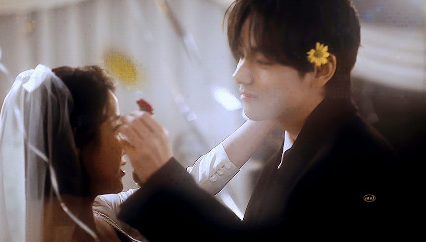 [잡담] 아이유 뮤비 럽윈올 짤 다 예쁘게 쪄줘서 너무 감사하다😭 | 인스티즈