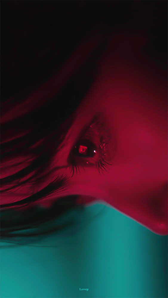 [잡담] 아이유 뮤비 눈빛 미쳤네 진짜 | 인스티즈