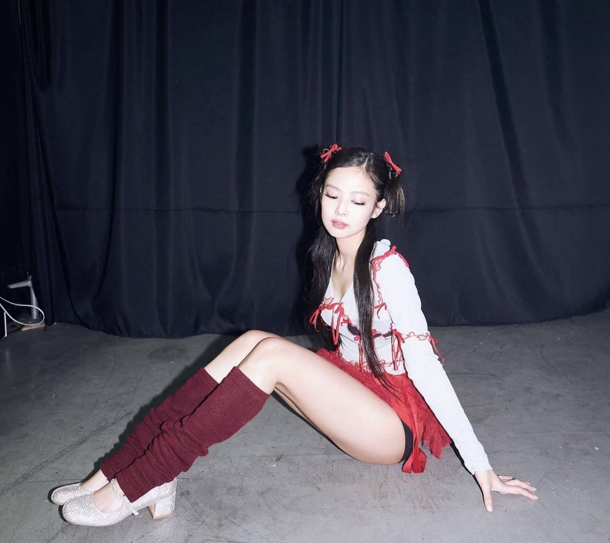[잡담] 제니 선물 줄 때 이 옷 참고했나보네 - 인스티즈(instiz) 연예 카테고리