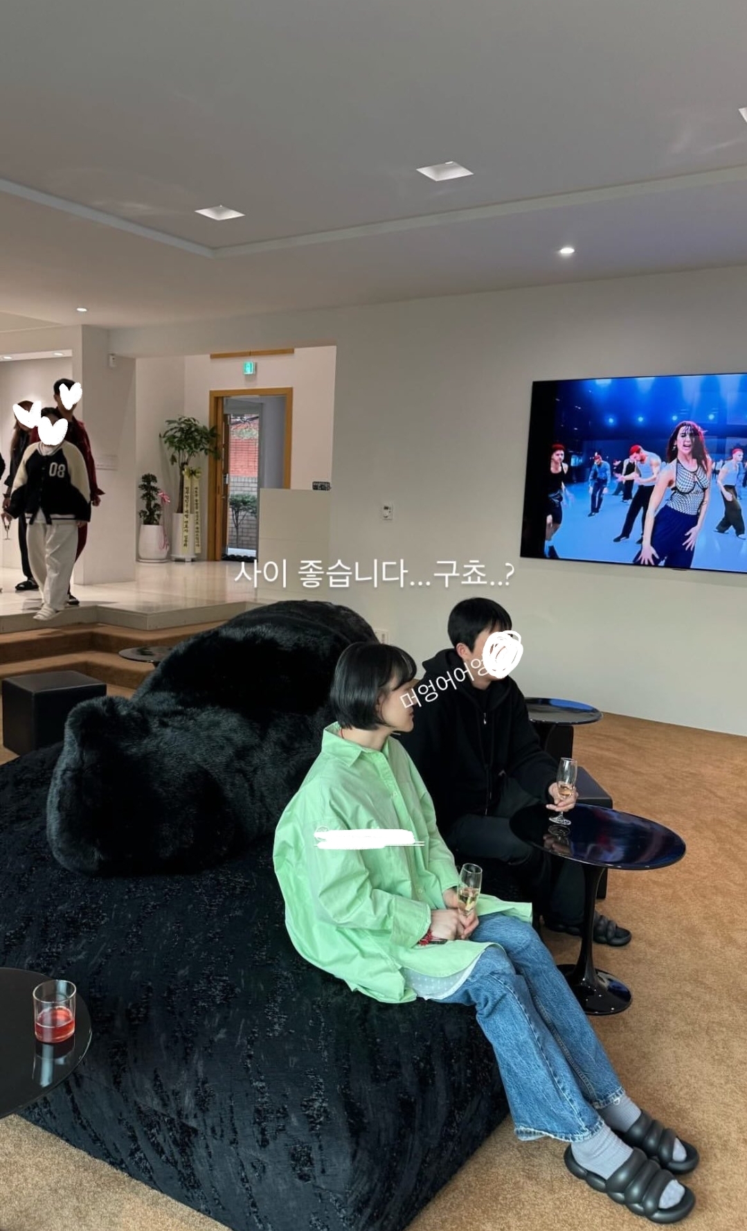 [잡담] 제니 회사 소파모양도 카피바라인건가..? - 인스티즈(instiz) 연예 카테고리