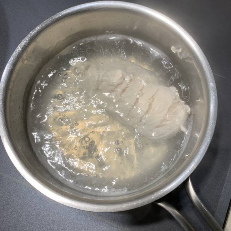 [잡담] 닭가슴살 보통 이렇게 물에 끓여먹는거 맞아? | 인스티즈