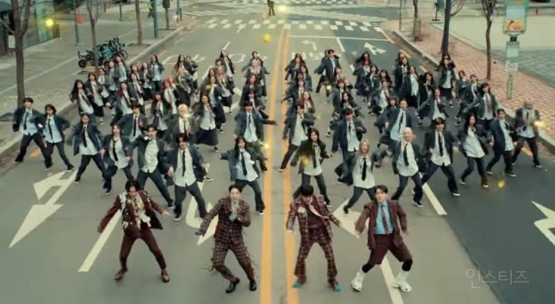 팬 56명이랑 같이 춤 연습한 최초의 남자 아이돌 그룹.jpg | 인스티즈