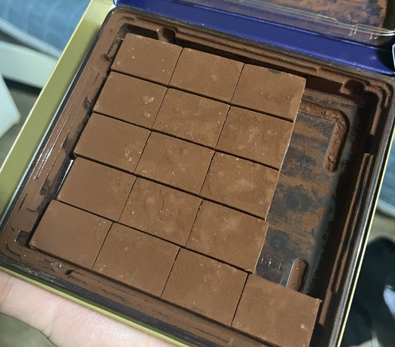 [잡담] 친구가 일본 여행 가서 사준 초콜릿 먹는데 개맛있음... | 인스티즈